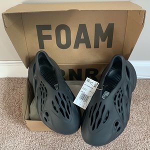 SOLD Yeezy Foam RNR, Onyx